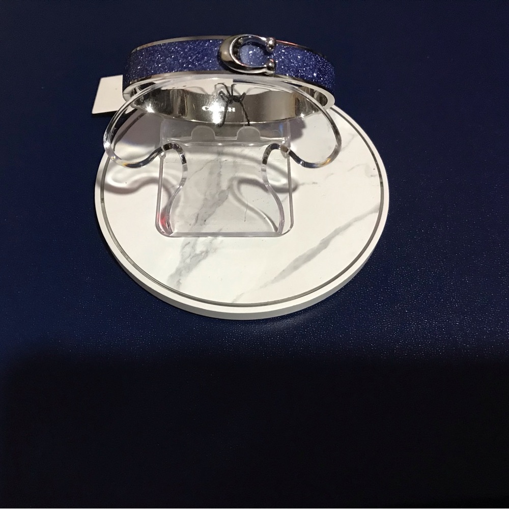 COACH BRACELET, SIGNATURE PUSH HINGED BANGLE